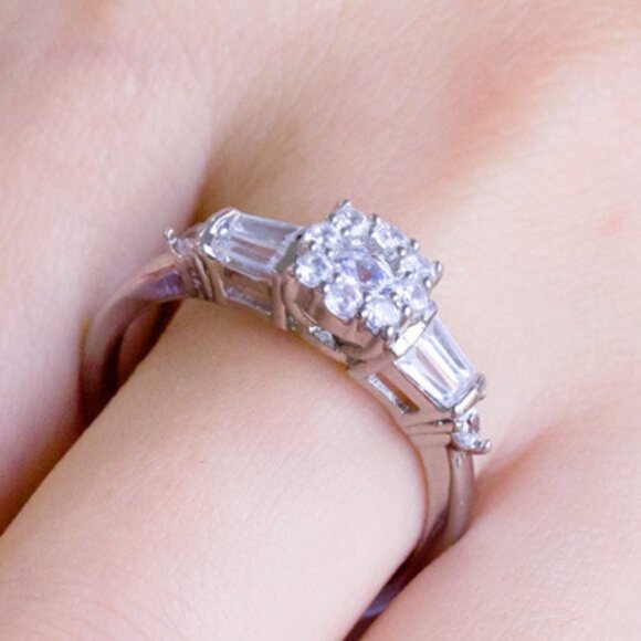 🎁 Refine Engagement Sun Flower Pure Zircon Rings for Women, EVGG1235 - Picture 1 of 4